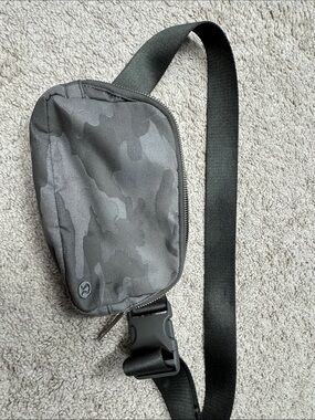 Lululemon Everywhere 1L Gray Camo Sling Crossbody Bag